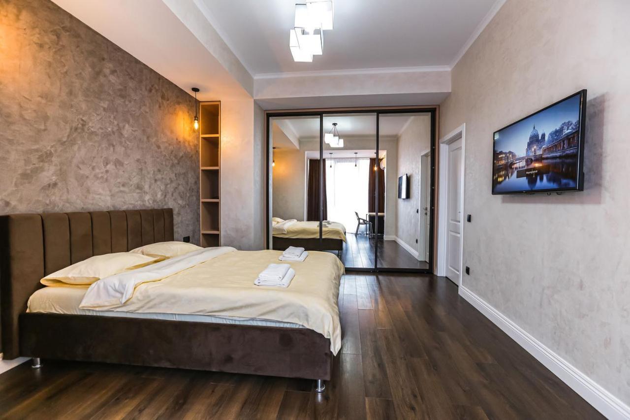 Double Skyhouse Exclusive Apartments Chisinau Exterior photo